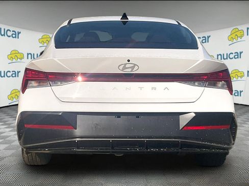 Used 2025 Hyundai Elantra SEL image 5