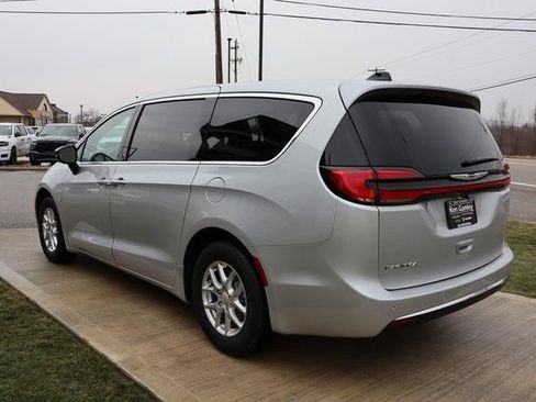 New 2026 Chrysler Pacifica Select FWD image 26