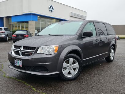 Used 2019 Dodge Grand Caravan SE w/ UConnect Hands-Free Group