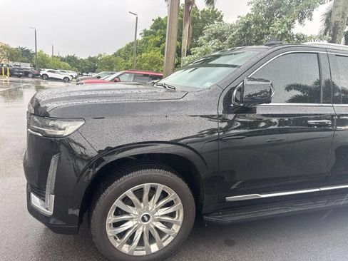 Used 2021 Cadillac Escalade Premium Luxury w/ LPO, Illumination Package RWD image 6