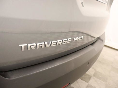 Used 2021 Chevrolet Traverse LT image 20