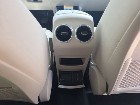 New 2025 Mercedes-Benz GLB 250 image 22