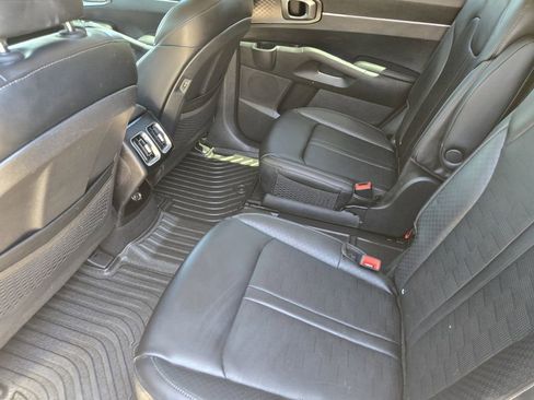 Certified 2025 Kia Sorento EX w/ EX Panoramic Sunroof Package FWD image 30