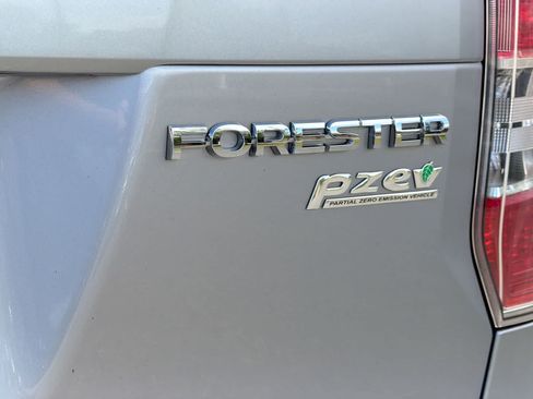 Used 2016 Subaru Forester 2.5i Premium w/ All-Weather Package AWD/4WD image 13