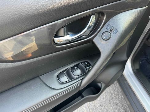 Used 2020 Nissan Rogue S w/ Special Edition Package image 12