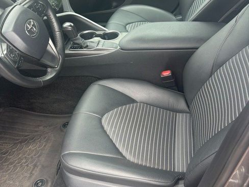 Used 2022 Toyota Camry SE FWD image 11