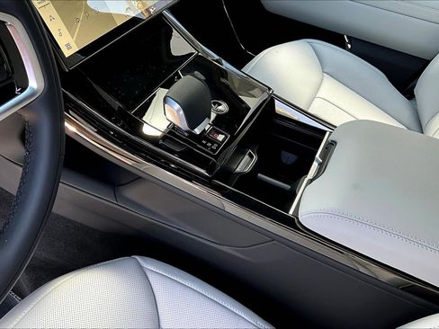 New 2026 Land Rover Range Rover Sport SE AWD/4WD image 8