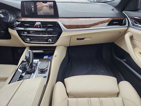 Used 2019 BMW 530i xDrive w/ Convenience Package image 11
