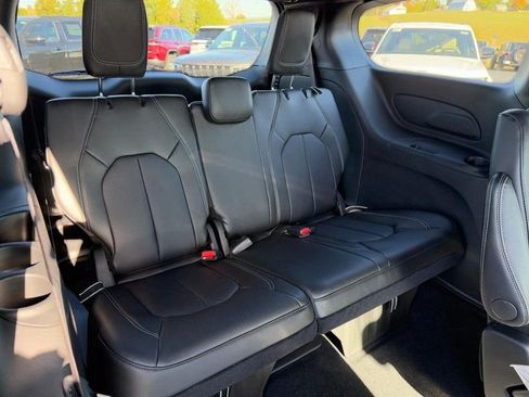 New 2026 Chrysler Pacifica Select image 5