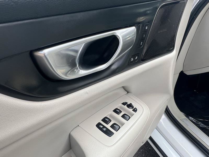 Used 2024 Volvo S60 B5 Plus FWD image 25