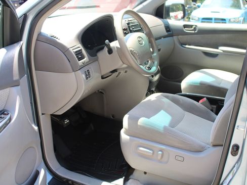Used 2008 Toyota Sienna LE FWD image 16
