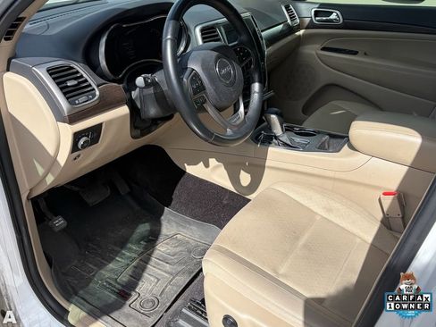 Used 2018 Jeep Grand Cherokee Laredo RWD image 9