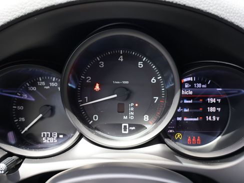 Certified 2023 Porsche Macan image 16