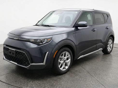 Used 2025 Kia Soul LX w/ LX Technology Package FWD image 3