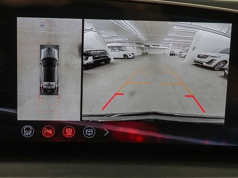 New 2026 Cadillac Lyriq V image 27