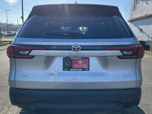 Certified 2025 Toyota Grand Highlander XLE image 6