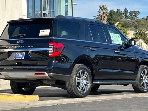 Certified 2023 Ford Expedition Limited image 3
