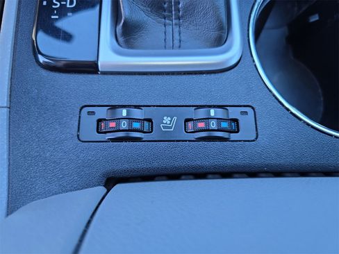 Used 2018 Toyota Highlander Limited image 19