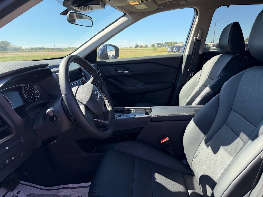 Certified 2026 Nissan Rogue SV w/ SV Premium Package FWD image 9