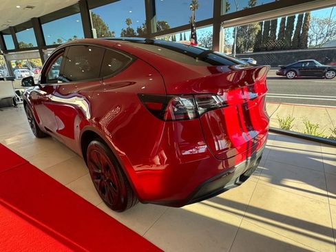 Used 2024 Tesla Model Y Long Range image 7