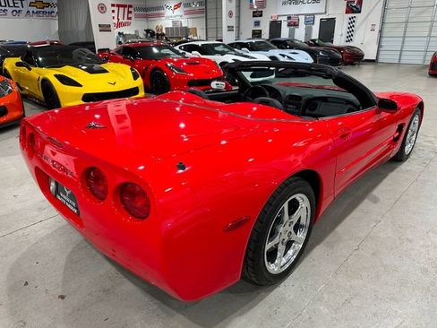 Used 2004 Chevrolet Corvette Convertible w/ Preferred Equipment Group RWD image 32