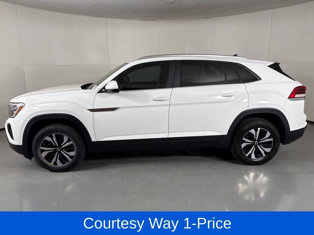 Used 2024 Volkswagen Atlas Cross Sport SE FWD image 6