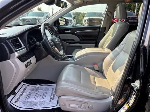 Used 2019 Toyota Highlander Limited FWD image 19