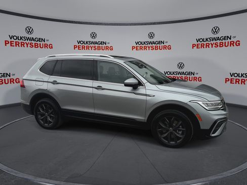 Certified 2022 Volkswagen Tiguan SE image 2