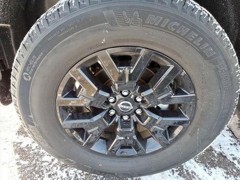 Used 2023 Nissan Frontier SV w/ Midnight Edition Package image 9