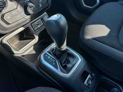 Used 2020 Jeep Renegade Latitude image 34