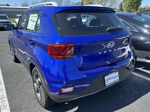 Used 2025 Hyundai Venue SEL FWD image 3
