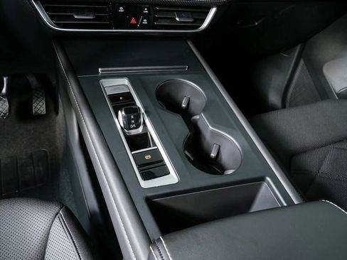 Certified 2025 Volkswagen Atlas SE image 8