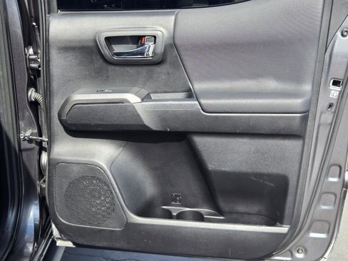 Used 2019 Toyota Tacoma TRD Off-Road w/ Technology Package RWD image 28