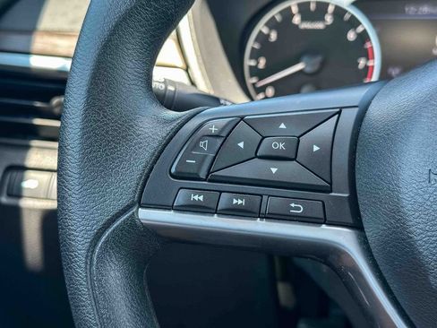 Used 2025 Nissan Altima 2.5 SV FWD image 28