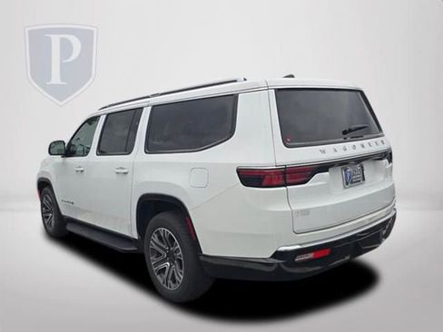 Used 2024 Jeep Wagoneer L Series II RWD image 10