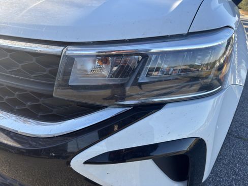 Used 2022 Volkswagen Taos SE image 6