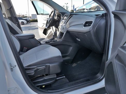 Used 2019 Chevrolet Equinox LS image 10