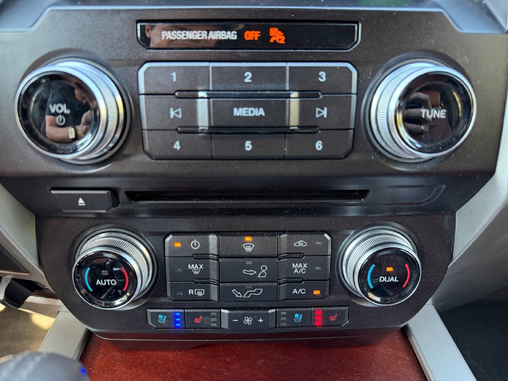 Used 2018 Ford F150 King Ranch w/ Equipment Group 601A Luxury AWD/4WD image 11