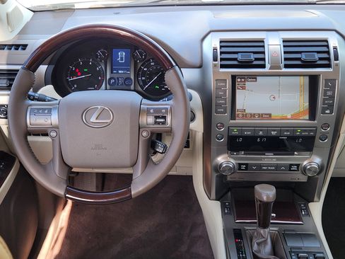 Used 2019 Lexus GX 460 Premium AWD/4WD image 32
