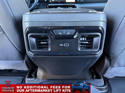 Used 2024 GMC Sierra 2500 AT4 image 31