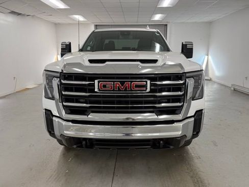 Used 2024 GMC Sierra 3500 SLT image 2