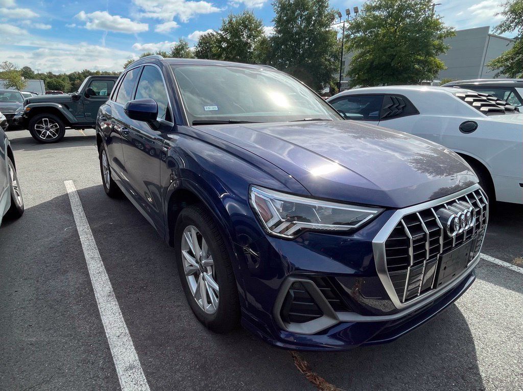 Used 2024 Audi Q3 2.0T Premium Plus w/ Premium Plus Package AWD/4WD image 3