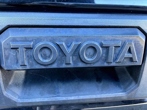 Certified 2021 Toyota Tacoma SR5 image 28