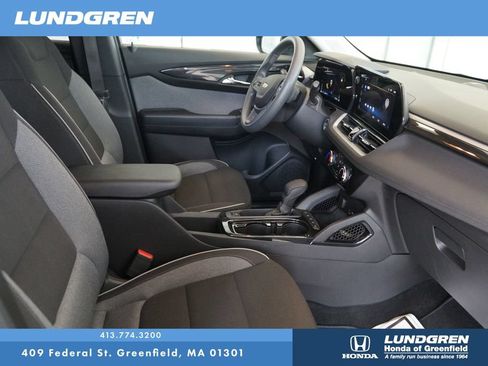 Used 2025 Chevrolet TrailBlazer LT AWD/4WD image 31