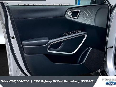 Used 2021 Kia Soul LX image 16