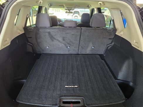 Used 2024 Nissan Rogue S FWD image 12