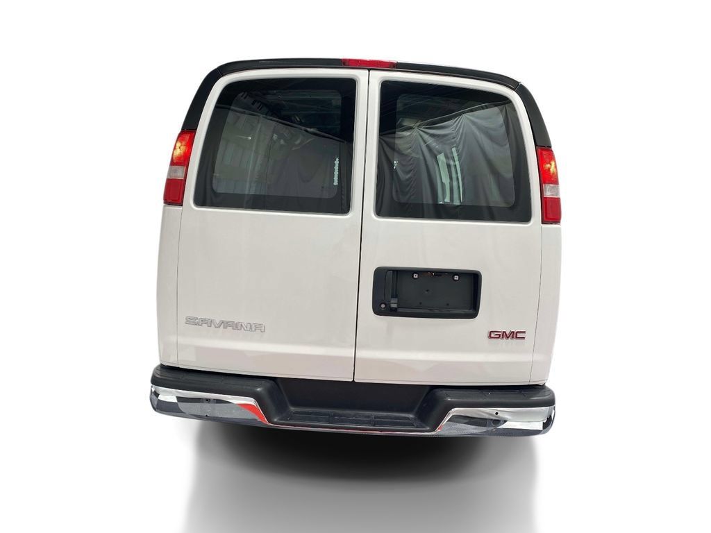 Used 2025 GMC Savana 2500 w/ Driver Convenience Package RWD image 3
