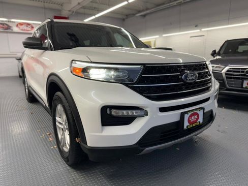 Used 2020 Ford Explorer XLT w/ Equipment Group 202A image 5
