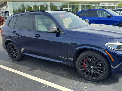 Used 2022 BMW X5 M50i w/ Executive Package image 2