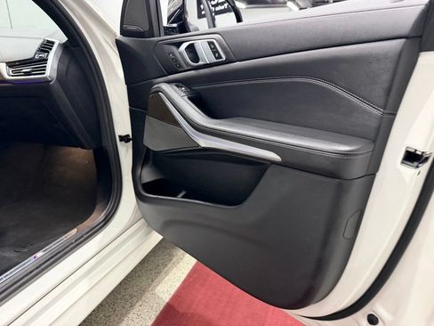Used 2021 BMW X5 xDrive40i w/ M Sport Package AWD/4WD image 29